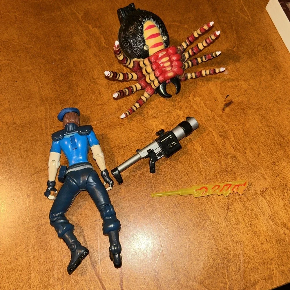 ToyBiz Resident Evil Jill Valentine vs Web Spinner Action Figure Complete Set C2